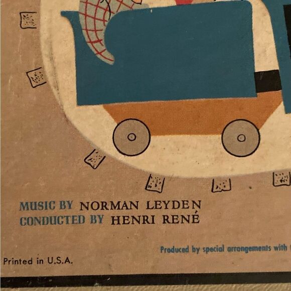 The Little Engine That Could Little Nipper Series Story Book and 2 Vinyl Album - Picture 3 of 6